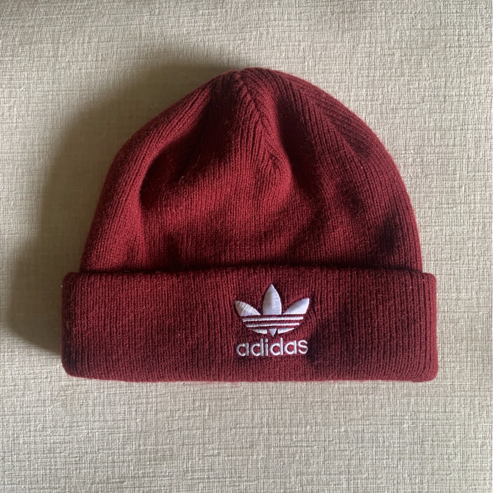Adidas // Beanie in Burgundy